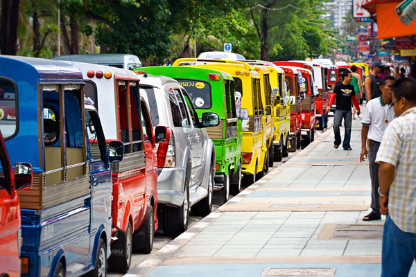 Tuk-Tuks queued up
