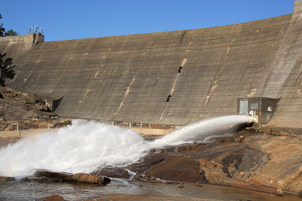 water jet at Wellington Dam