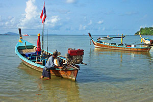 preparing a long tail boat